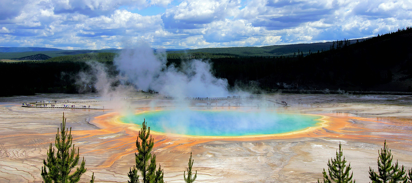 Home 4 Featured image for “First Time Visiting Yellowstone National Park: Your Complete Beginner’s Guide”